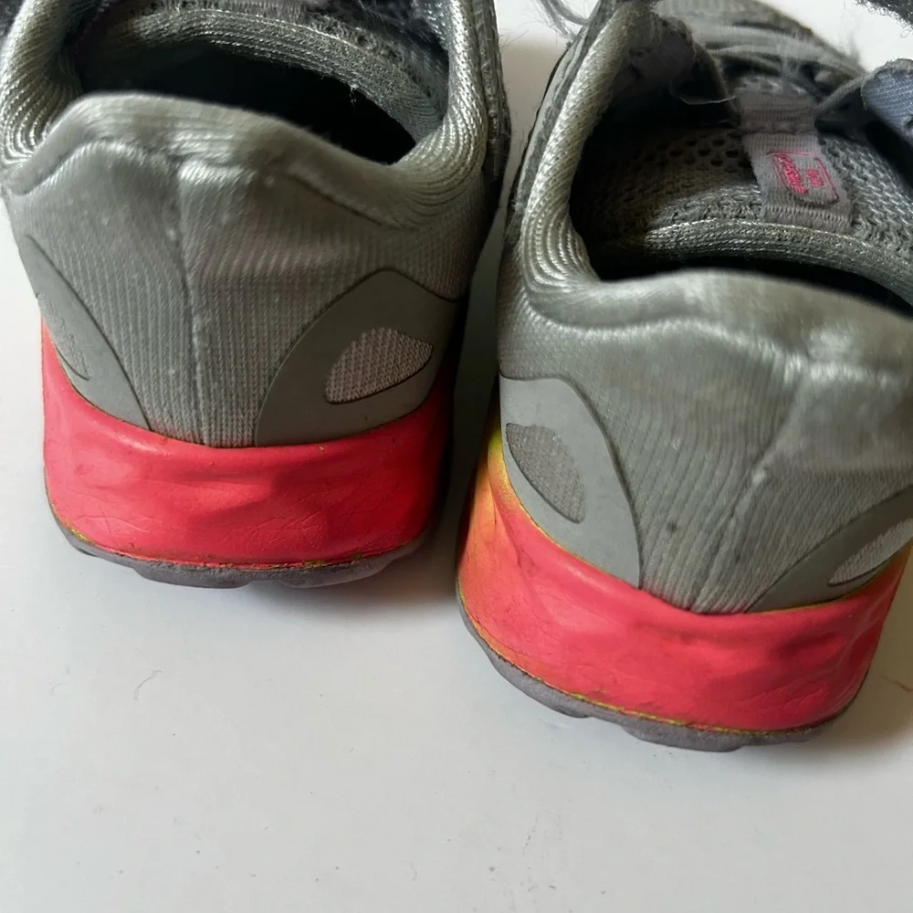 New Balance Fresh Foam size 6 Kids' Gray and Multicolor Sneaker